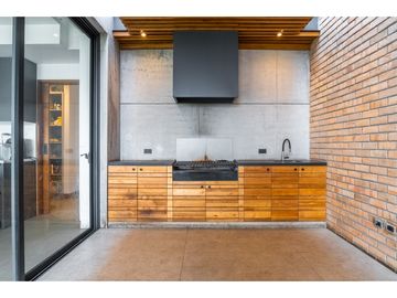 Lumbisi, Casa en Venta, 311m2, 3 Habitaciones, patio 160