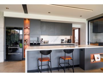 Lumbisi, Casa en Venta, 311m2, 3 Habitaciones, patio 160