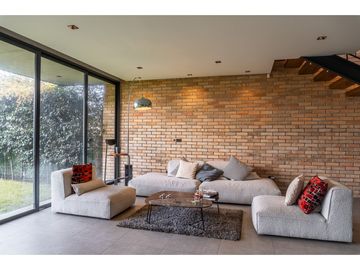 Lumbisi, Casa en Venta, 311m2, 3 Habitaciones, patio 160