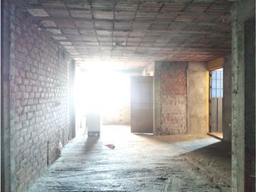 Se vende casa 5 pisos AC 495 m2 San Luis