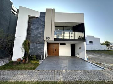 Casa en venta en Lomas de Angelópolis Cascatta