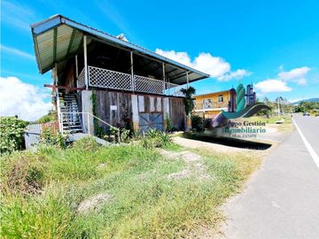 VENDO.CASA DOS NIVELES ESQUINA 250MTS NUEVA CALIFORNIA