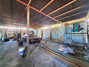 VENDO.CASA DOS NIVELES ESQUINA 250MTS NUEVA CALIFORNIA