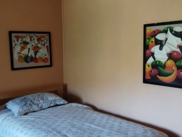 VENTA HERMOSA CASA UBICADA EN ALTOS DE MIRAFLORES, CURACAVI