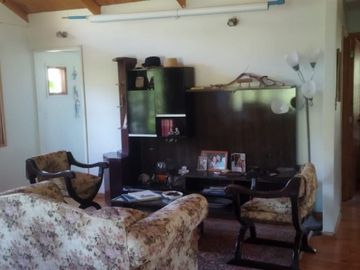 VENTA HERMOSA CASA UBICADA EN ALTOS DE MIRAFLORES, CURACAVI