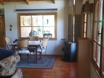 VENTA HERMOSA CASA UBICADA EN ALTOS DE MIRAFLORES, CURACAVI