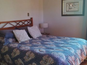VENTA HERMOSA CASA UBICADA EN ALTOS DE MIRAFLORES, CURACAVI