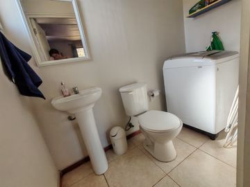 VENTA HERMOSA CASA UBICADA EN ALTOS DE MIRAFLORES, CURACAVI