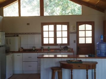 VENTA HERMOSA CASA UBICADA EN ALTOS DE MIRAFLORES, CURACAVI