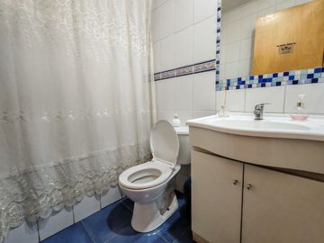 VENTA HERMOSA CASA UBICADA EN ALTOS DE MIRAFLORES, CURACAVI