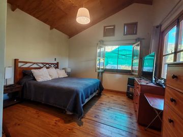 VENTA HERMOSA CASA UBICADA EN ALTOS DE MIRAFLORES, CURACAVI