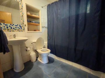 VENTA HERMOSA CASA UBICADA EN ALTOS DE MIRAFLORES, CURACAVI