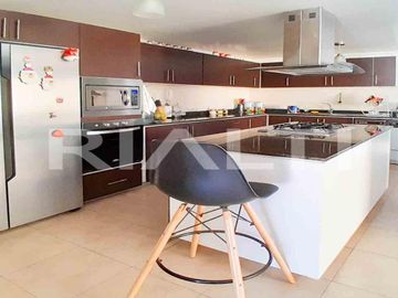 Se vende casa moderna, en conjunto privado