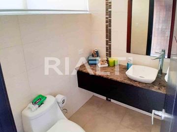 Se vende casa moderna, en conjunto privado