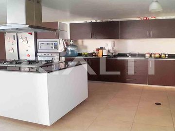 Se vende casa moderna, en conjunto privado
