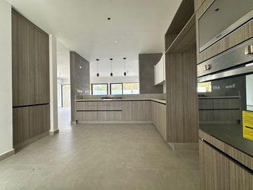 CASA EN VENTA PASEOS COUNTRY, Prida la Norte de la Ciudad de Mérida, Yucatán