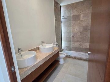 CASA EN VENTA 2 PLANTA EN PRIVADA EN PARQUE NATURA CHOLUL