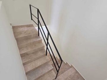 CASA EN VENTA 2 PLANTA EN PRIVADA EN PARQUE NATURA CHOLUL