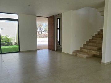 CASA EN VENTA 2 PLANTA EN PRIVADA EN PARQUE NATURA CHOLUL