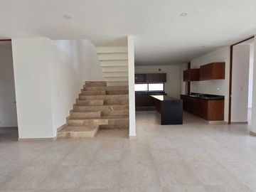 CASA EN VENTA 2 PLANTA EN PRIVADA EN PARQUE NATURA CHOLUL