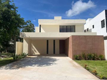 CASA EN VENTA 2 PLANTA EN PRIVADA EN PARQUE NATURA CHOLUL
