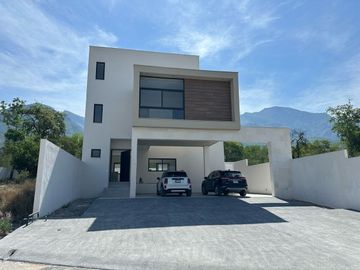 VENTA DE CASA EN AMANI TERRA CARRETERA NACIONAL SANTIAGO N.L.