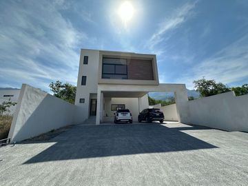 VENTA DE CASA EN AMANI TERRA CARRETERA NACIONAL SANTIAGO N.L.