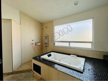 CASA AMPLIA Y LUMINOSA CON BOVEDA CATALANA EN VENTA EN LOMAS DE COCOYOC