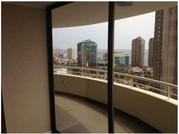 Se vende e Duplex en plena Avenida Brasil de 4 D, 2 B  con D+B de servicio a 13.500 UF conversable.