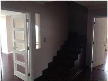 Se vende e Duplex en plena Avenida Brasil de 4 D, 2 B  con D+B de servicio a 13.500 UF conversable.