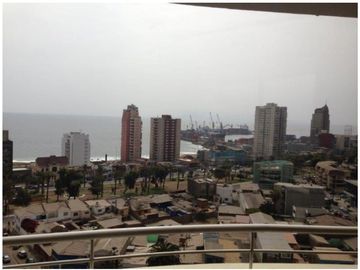 Se vende e Duplex en plena Avenida Brasil de 4 D, 2 B  con D+B de servicio a 13.500 UF conversable.