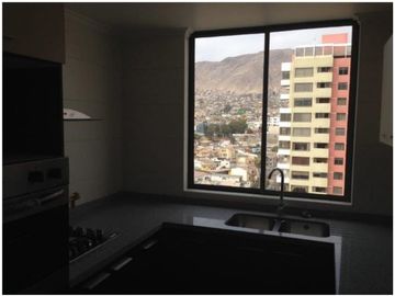 Se vende e Duplex en plena Avenida Brasil de 4 D, 2 B  con D+B de servicio a 13.500 UF conversable.