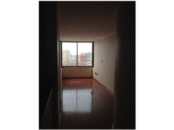 Se vende e Duplex en plena Avenida Brasil de 4 D, 2 B  con D+B de servicio a 13.500 UF conversable.