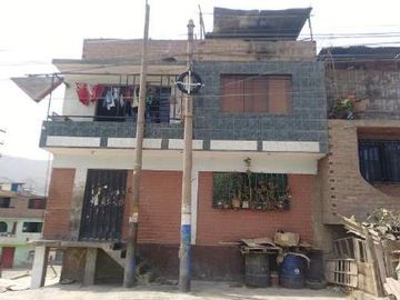 En venta amplia casa de 3 pisos en ATE