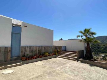 Espectacular casa en condominio con vista al mar