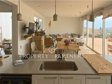 Espectacular casa en condominio con vista al mar
