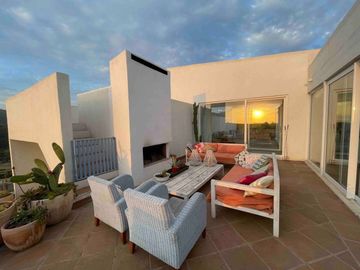 Espectacular casa en condominio con vista al mar