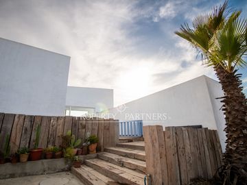 Espectacular casa en condominio con vista al mar