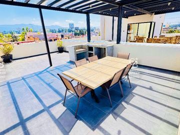 Casa en Condominio a un costado del Club de Golf Los Encinos