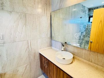 Casa en Condominio a un costado del Club de Golf Los Encinos