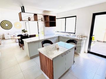 Casa en Condominio a un costado del Club de Golf Los Encinos