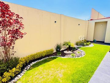 Casa en Condominio a un costado del Club de Golf Los Encinos