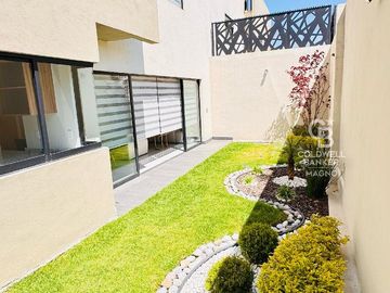 Casa en Condominio a un costado del Club de Golf Los Encinos
