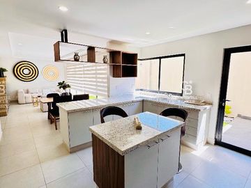 Casa en Condominio a un costado del Club de Golf Los Encinos