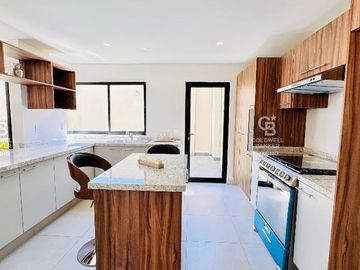 Casa en Condominio a un costado del Club de Golf Los Encinos