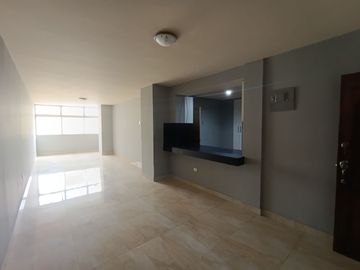 Departamento en  venta en centro de Guayaquil, calles Mendiburo y Rocafuerte GabR