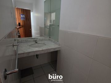 EDIFICIO COMPLETO EN VENTA EN SAN ISIDRO INICIALMENTE RESIDENCIAL HOY OFICINAS