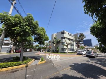 EDIFICIO COMPLETO EN VENTA EN SAN ISIDRO INICIALMENTE RESIDENCIAL HOY OFICINAS