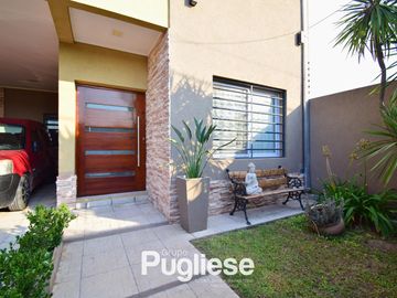 Moderna casa en venta con pileta y quincho