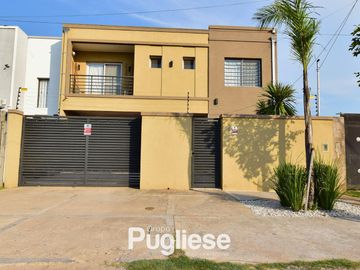 Moderna casa en venta con pileta y quincho